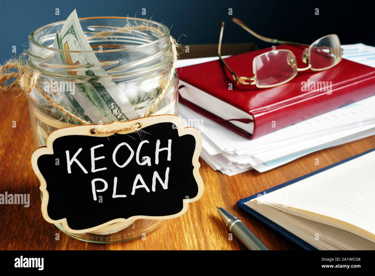 KEOGH Plan Holz- Aufkleber auf dem Glas. Stockfoto KEOGH Plan Holz- Aufkleber auf dem Glas. Stockfoto