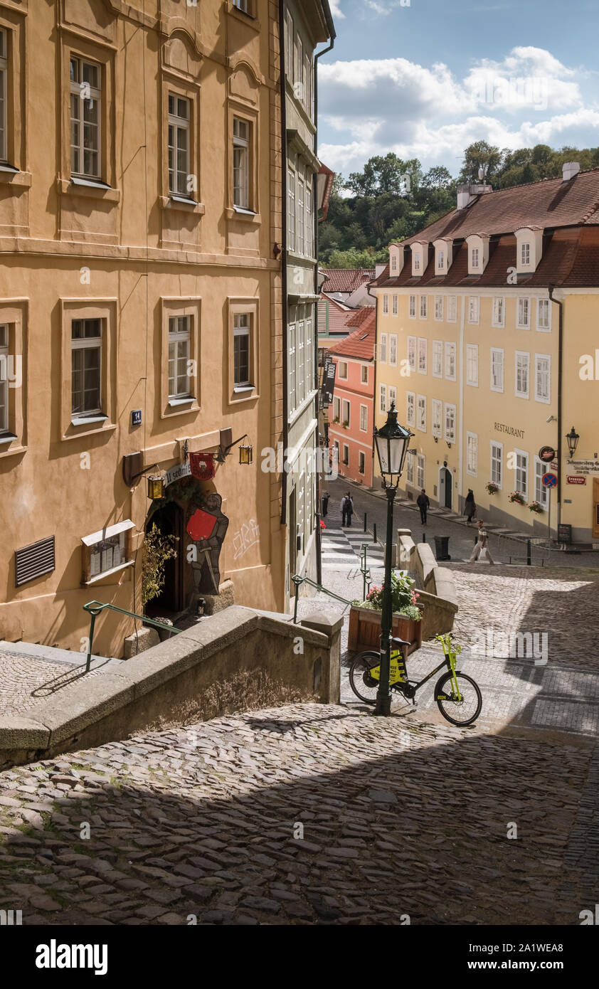 Straßenszene, Mala Strana, Prag, Tschechische Republik Stockfoto