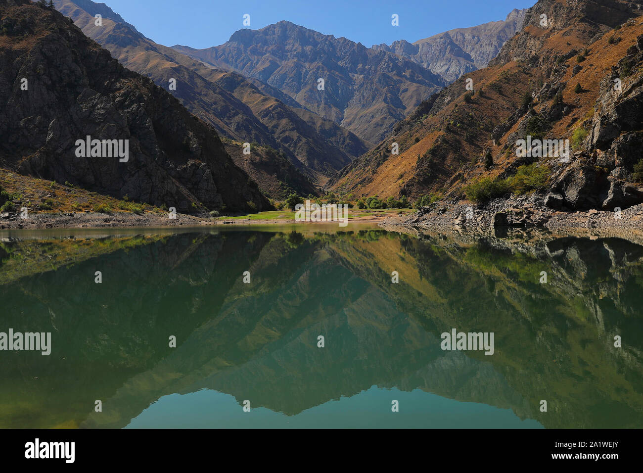 Taschkent. 17 Sep, 2019. Foto auf Sept. 17, 2019 zeigt eine Ansicht der Urungach See in Ugam-Chatkal National Park, rund 160 km von der Stadt Taschkent, Usbekistan. Credit: Zafar Khalilov/Xinhua/Alamy leben Nachrichten Stockfoto