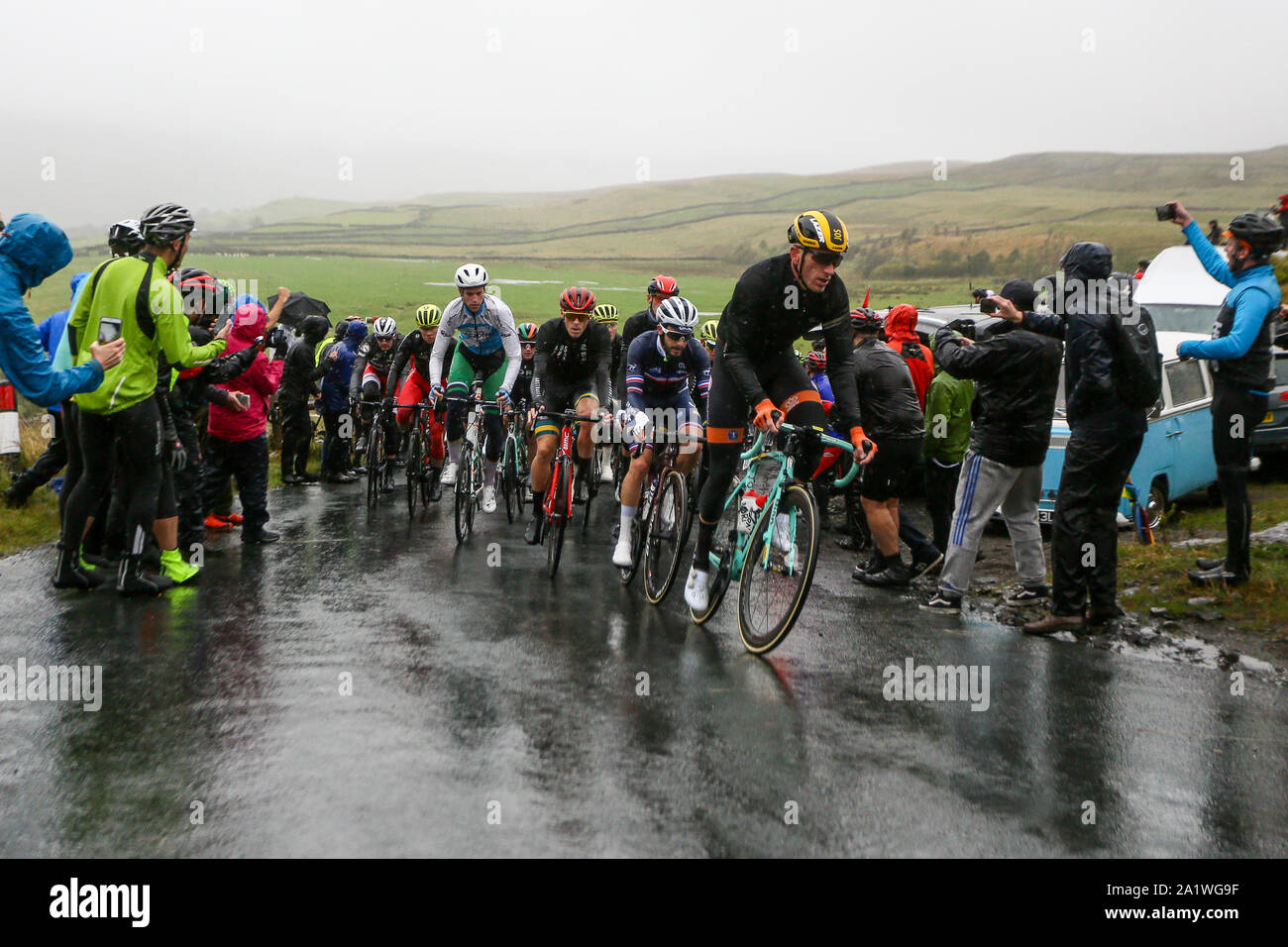 Harrogate, Großbritannien. 29. September 2019. Reiter bekämpfen die einzige Steigung des Tages an der 2019 UCI Road World Championships Mens Elite Straße Rennen. September 29, 2019 Credit Dan-Cooke/Alamy leben Nachrichten Stockfoto