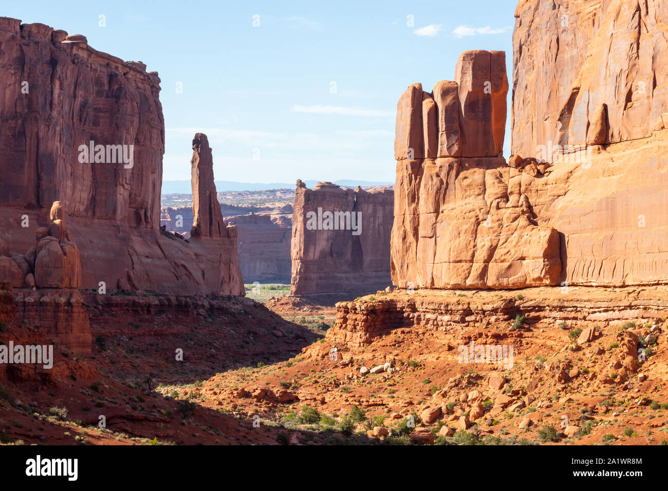 Arches National Park, Utah, Vereinigte Staaten von Amerika, Zarten Arch, die La Sal Mountains, Balanced Rock, Tourismus, Travel Destination. Stockfoto