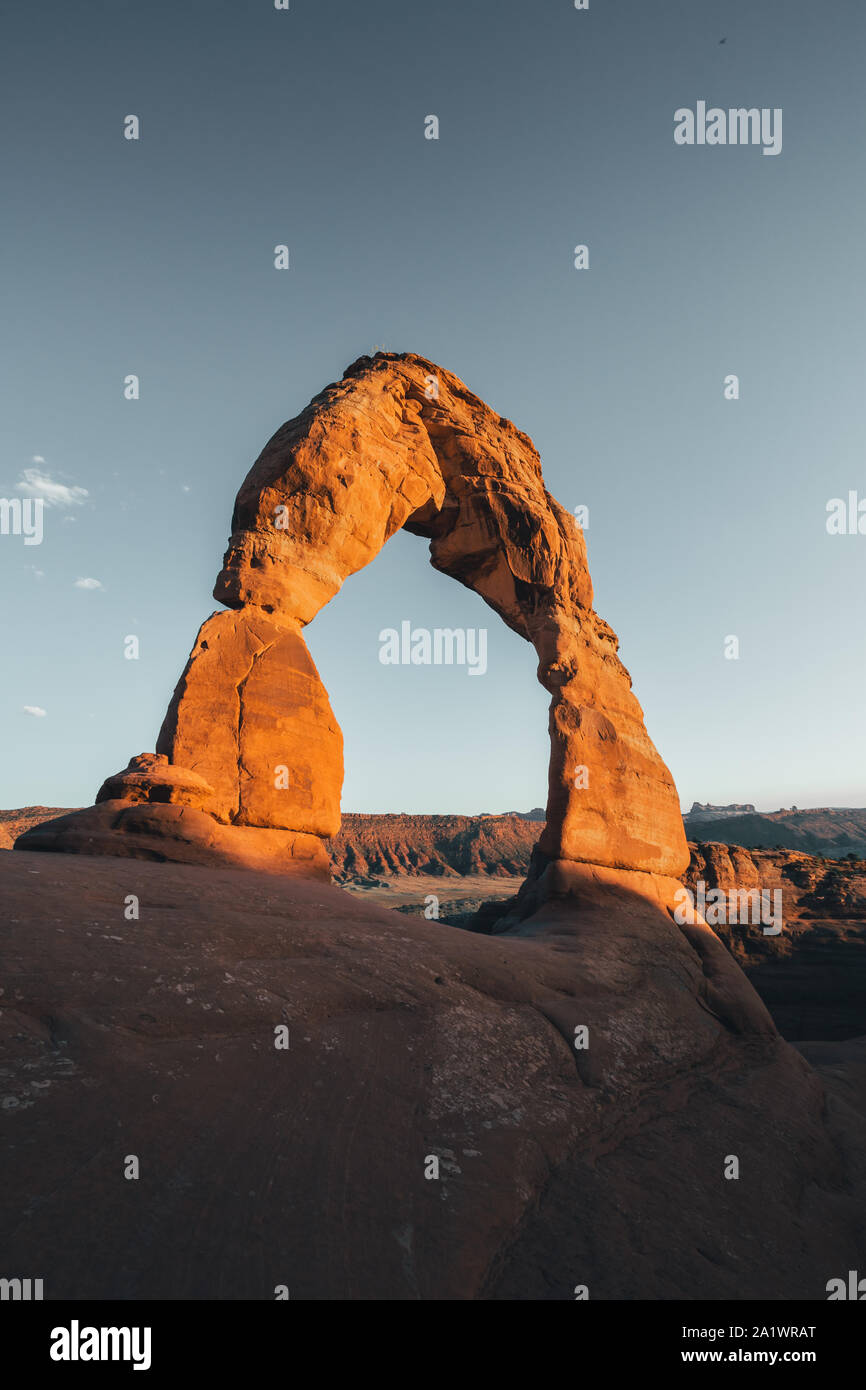 Arches National Park, Utah, Vereinigte Staaten von Amerika, Zarten Arch, die La Sal Mountains, Balanced Rock, Tourismus, Travel Destination. Stockfoto