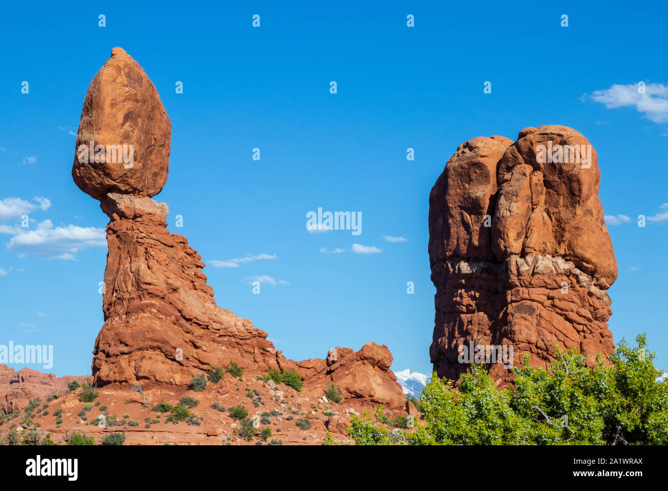 Arches National Park, Utah, Vereinigte Staaten von Amerika, Zarten Arch, die La Sal Mountains, Balanced Rock, Tourismus, Travel Destination. Stockfoto