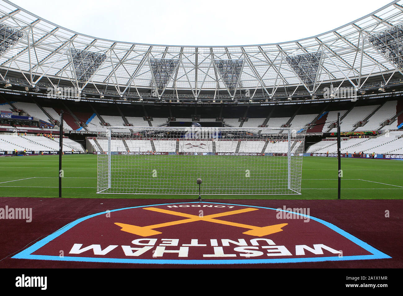 London, Großbritannien. 29 Sep, 2019. London, Großbritannien. 29 Sep, 2019. Ein allgemeiner Blick in die Londoner Stadion vor Kick off. Barclay's super FA Women's League match, West Ham Utd Frauen v Tottenham Hotspur Frauen an der London Stadium, Queen Elizabeth Olympic Park in London am Sonntag, den 29. September 2019. Dieses Bild dürfen nur für redaktionelle Zwecke verwendet werden. Nur die redaktionelle Nutzung, eine Lizenz für die gewerbliche Nutzung erforderlich. Keine Verwendung in Wetten, Spiele oder einer einzelnen Verein/Liga/player Publikationen. Credit: Andrew Orchard sport Fotografie/Alamy leben Nachrichten Stockfoto