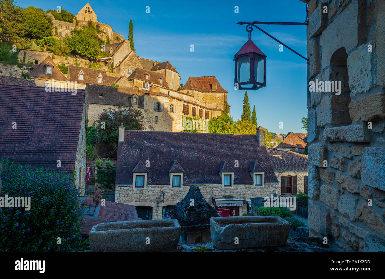 Beynac-et-Cazenac ist ein Dorf im Departement Dordogne im Südwesten Frankreichs. Die mittelalterlichen Château de Beynac befindet sich in der Gemeinde entfernt. Th Stockfoto