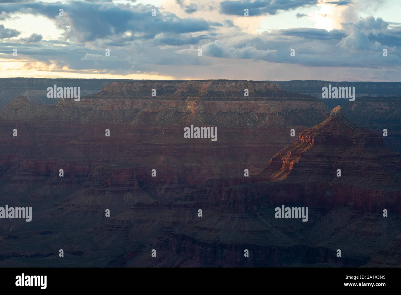 Der Grand Canyon ist eine steile Schlucht geschnitzt von den Colorado River in Arizona, Usa. Reiseziel, schöne Landschaft, Landschaft. Hug Stockfoto