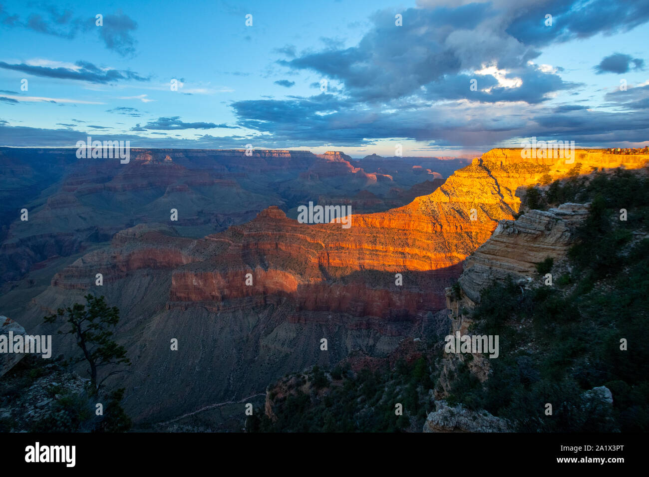 Der Grand Canyon ist eine steile Schlucht geschnitzt von den Colorado River in Arizona, Usa. Reiseziel, schöne Landschaft, Landschaft. Hug Stockfoto