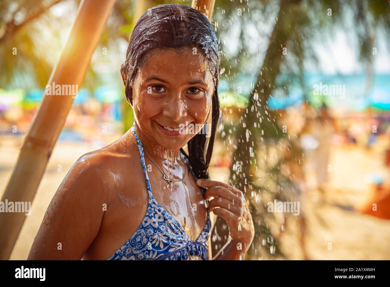 Mädchen Mit Dusche Im Freien Stockfotos und -bilder Kaufen - Alamy
