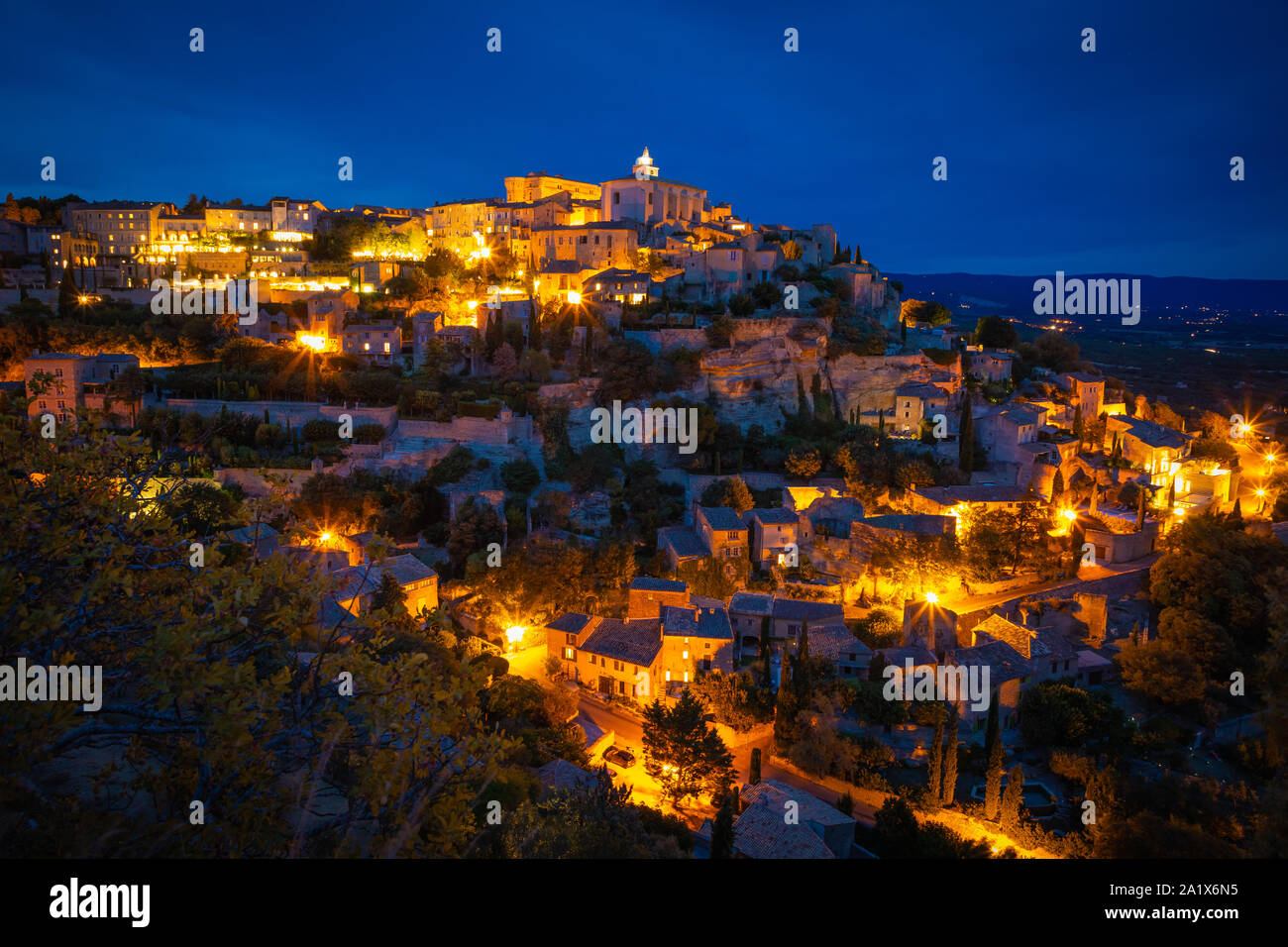 Gordes ist eine französische Gemeinde im Département Vaucluse in der Region Provence-Alpes-Côte d'Azur in Südfrankreich. Die Bewohner sind als Gordiens bekannt. Stockfoto
