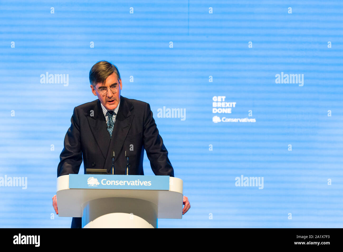 Manchester, Großbritannien. 29. September 2019. Führer des Unterhauses, Der Rt Hon Jakob Rees-Mogg MP spricht am Tag 1 der 2019 Parteitag der Konservativen Partei in Manchester Central. Credit: Paul Warburton/Alamy leben Nachrichten Stockfoto