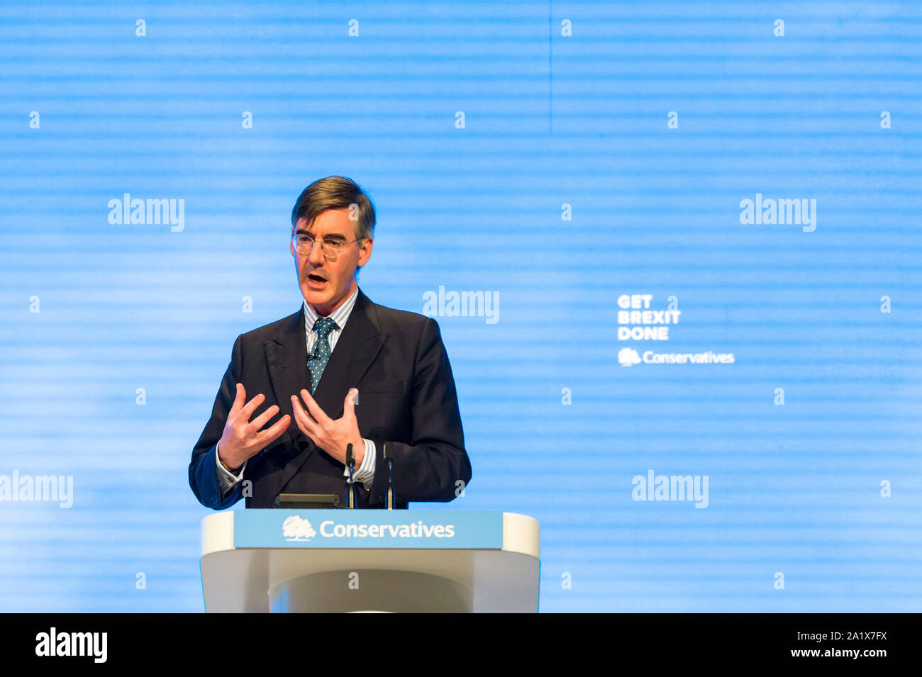 Manchester, Großbritannien. 29. September 2019. Führer des Unterhauses, Der Rt Hon Jakob Rees-Mogg MP spricht am Tag 1 der 2019 Parteitag der Konservativen Partei in Manchester Central. Credit: Paul Warburton/Alamy leben Nachrichten Stockfoto