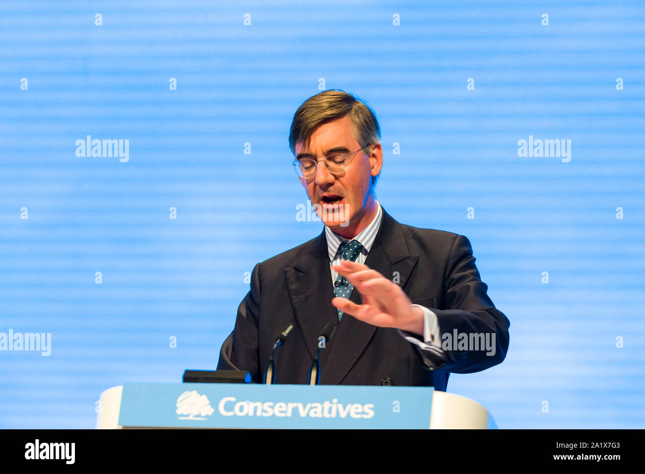 Manchester, Großbritannien. 29. September 2019. Führer des Unterhauses, Der Rt Hon Jakob Rees-Mogg MP spricht am Tag 1 der 2019 Parteitag der Konservativen Partei in Manchester Central. Credit: Paul Warburton/Alamy leben Nachrichten Stockfoto