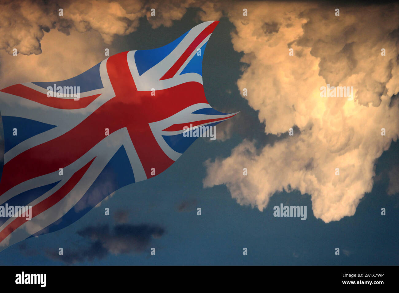 Großbritannien Flagge Wellen auf blauen Himmel Hintergrund Stockfoto