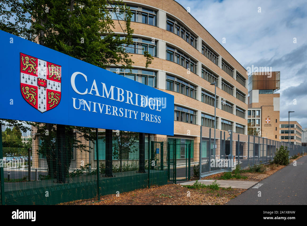 Cambridge University Press and Cambridge Assessment - zwei Cambridge University Arms mit Sitz in Cambridge. Hinweis: Das Gebäude ist Cambridge Assessment HQ. Stockfoto