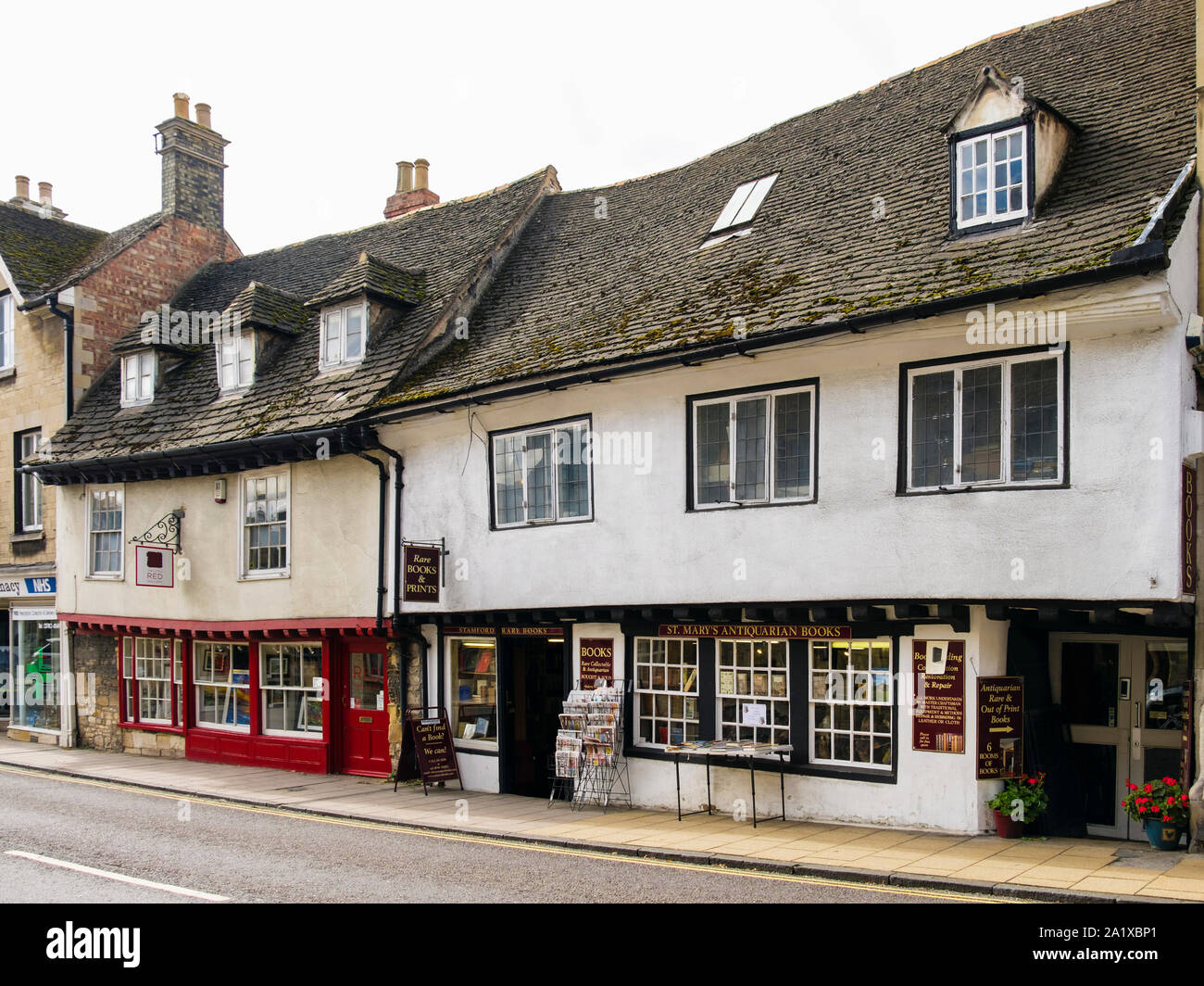 Galerie und altes Buch Shop in historischen Gebäuden in der Stadt. St Mary's Hill, Stamford, Lincolnshire, England, Vereinigtes Königreich, Großbritannien Stockfoto