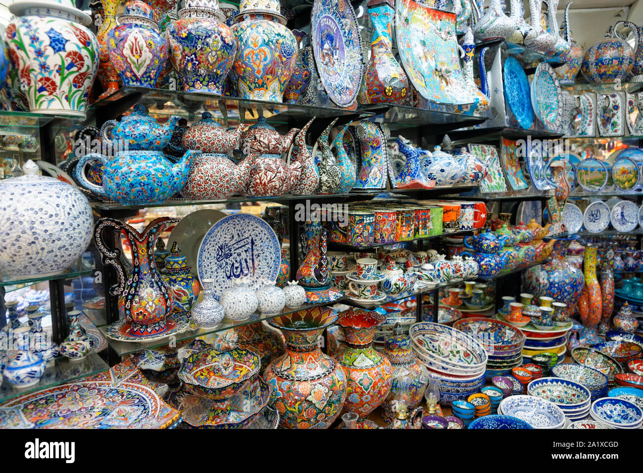 Handgefertigtes Geschirr in den türkischen Markt Stockfoto