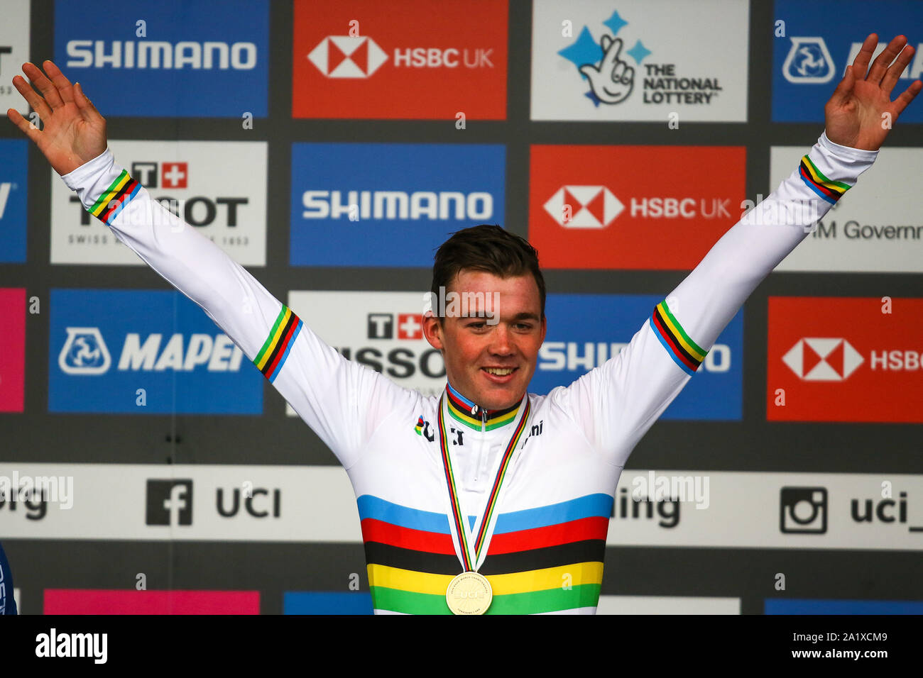 Harrogate, Großbritannien. 29. September 2019. Mads Pedersen aus Dänemark nimmt Gold im 2019 UCI Road World Championships Mens Elite Straße Rennen. September 29, 2019 Credit Dan-Cooke/Alamy leben Nachrichten Stockfoto