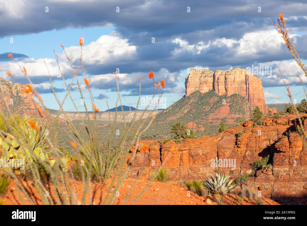 Sedona ist eine Red Rock City in Arizona, Vereinigte Staaten von Amerika, rote Sandsteinformationen, Reisen USA, Tourismus, schöne Landschaft, beliebter Ort für Stockfoto