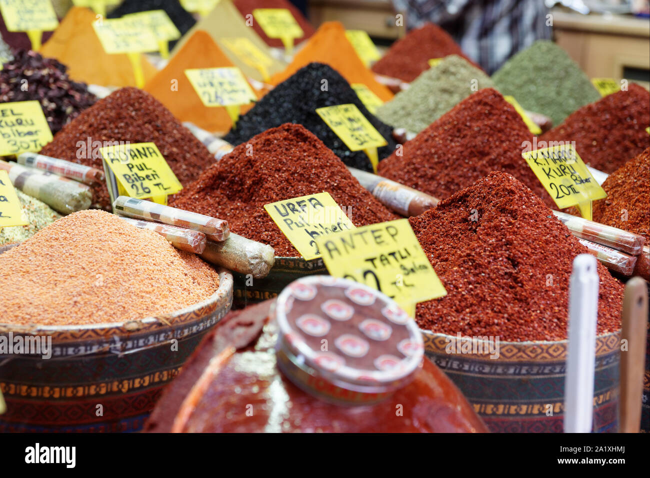 Verschiedene Gewürze auf orientalischen Basar, Istanbul, Türkei Stockfoto