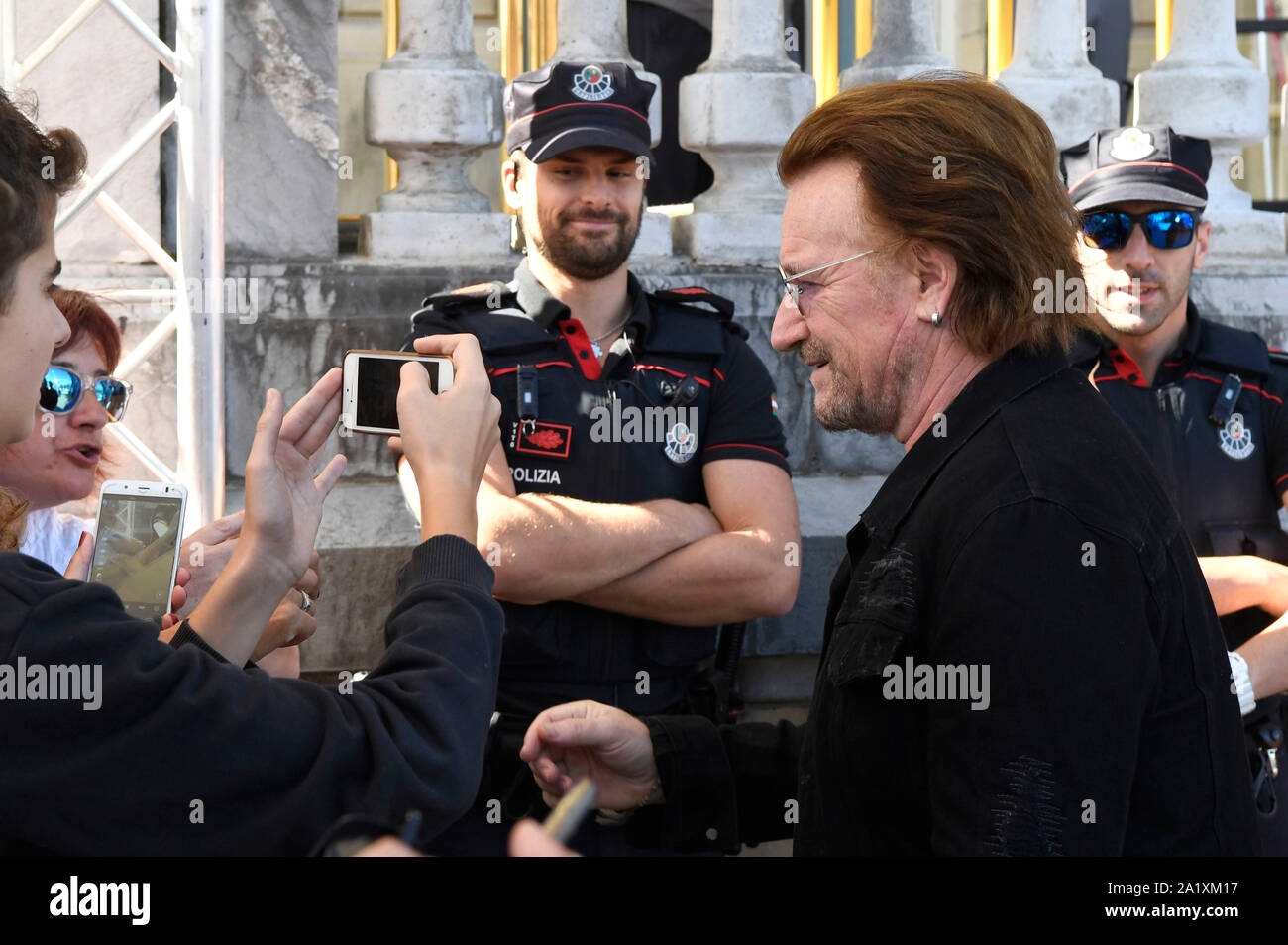 Bono an der Abafahrt des Hotel Maria Cristina an der 67th International Film Festival in San Sebastian/Festival Internacional de Cine de San Sebastián. San Sebastian, 28.09.2019 | Verwendung weltweit Stockfoto