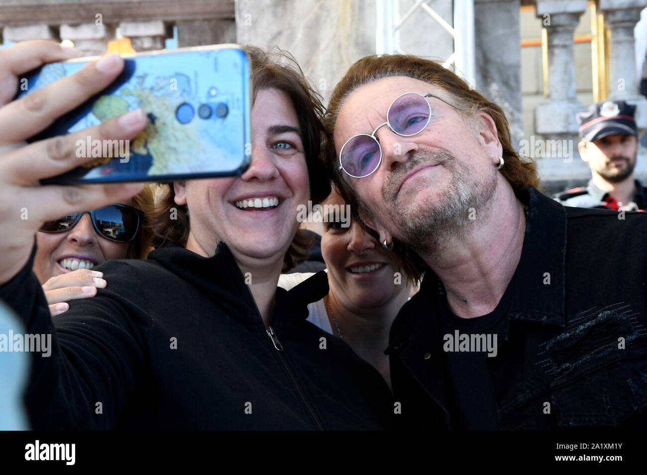 Bono an der Abafahrt des Hotel Maria Cristina an der 67th International Film Festival in San Sebastian/Festival Internacional de Cine de San Sebastián. San Sebastian, 28.09.2019 | Verwendung weltweit Stockfoto