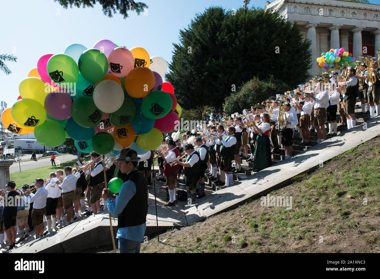 Traditionelle Musiker gesehen vor der Kostümparade des Oktoberfests München Stockfoto Traditionelle Musiker gesehen vor der Kostümparade des Oktoberfests München Stockfoto