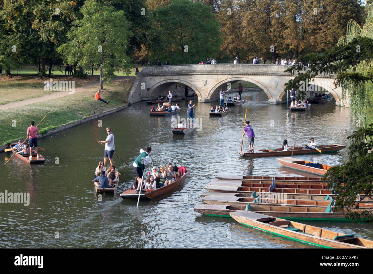 Traditionelle Cambridge Stochernd auf der Cam Fluss, Cambridge, England, Großbritannien Stockfoto
