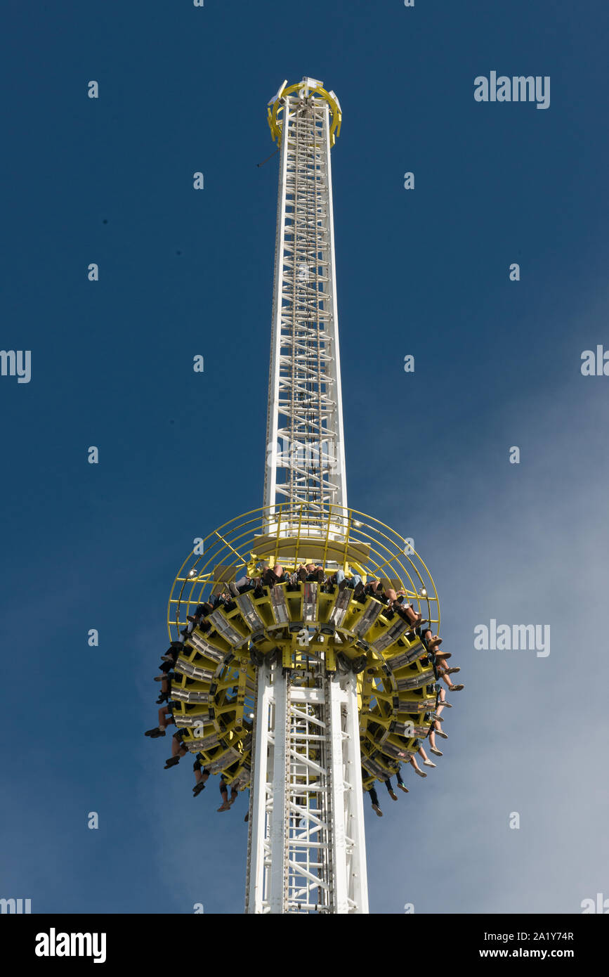 Free Fall Tower auf dem Oktoberfest 2019 Stockfoto