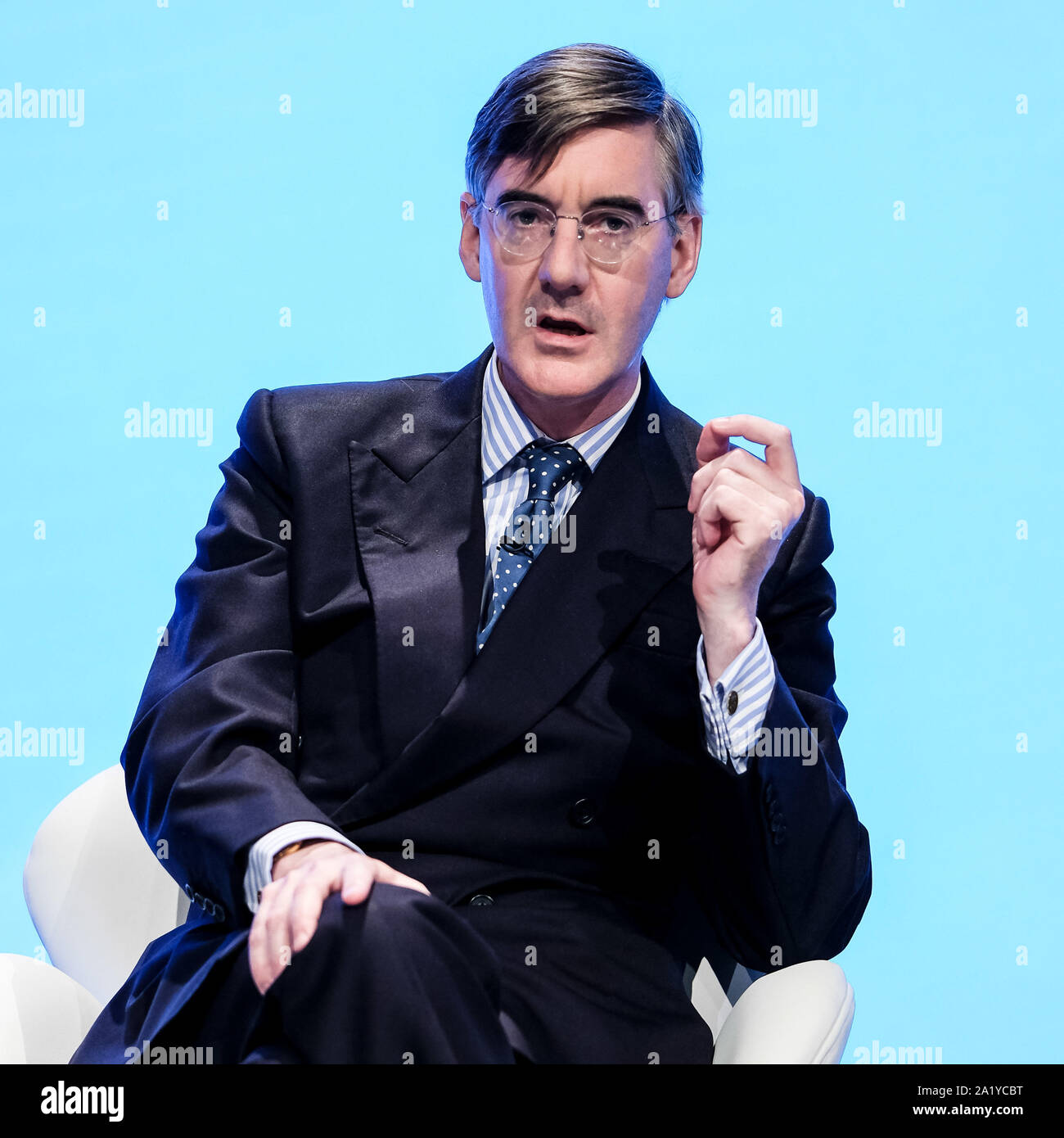 Manchester Central, Manchester, UK. 29. September 2019. Jakob Rees-Mogg MP, Führer des Unterhauses, beantwortet Fragen, die bei der konservativen Partei Herbst Konferenz. Jakob war Sprechen in einer Sitzung namens "Die Lissabon-Strategie realisieren Brexit'. Bild von Julie Edwards./Alamy leben Nachrichten Stockfoto