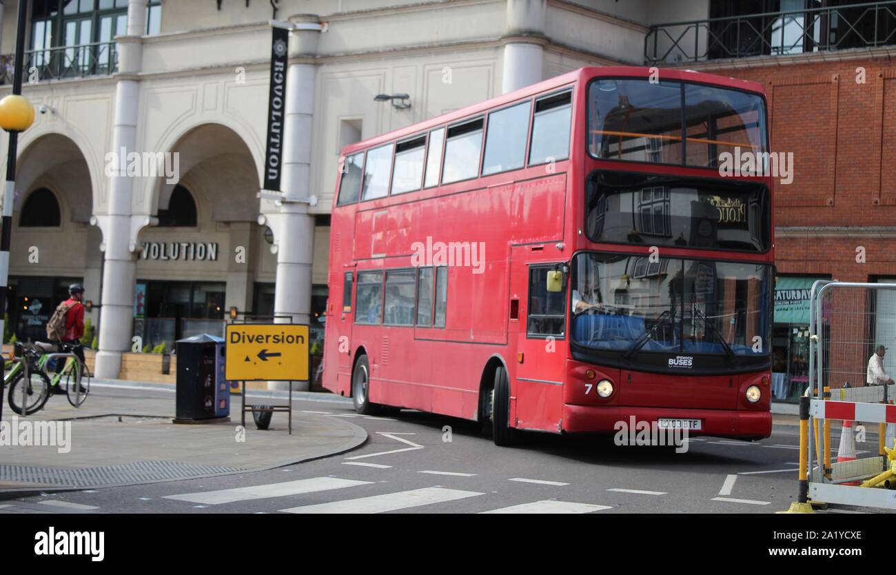 Ex Carters Coach Dienstleistungen 406, jetzt Ipswich Busse 7, LX 03 DAG erfasst wird arbeiten service 92 Eingabe des alten Viehmarkt Busbahnhof Stockfoto