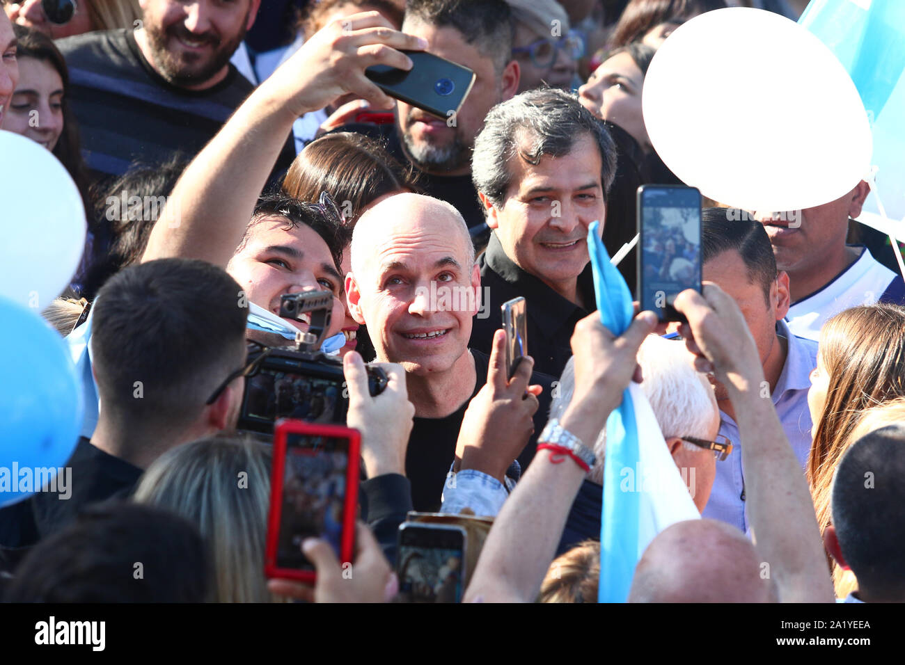 BUENOS AIRES, 28.09.2019: Wesentliche von Buenos Aires, Horacio Rodriguez Larreta in der Mitte Unterstützer nehmen an der ersten Sitzung des Juntos por el Cambio t Stockfoto