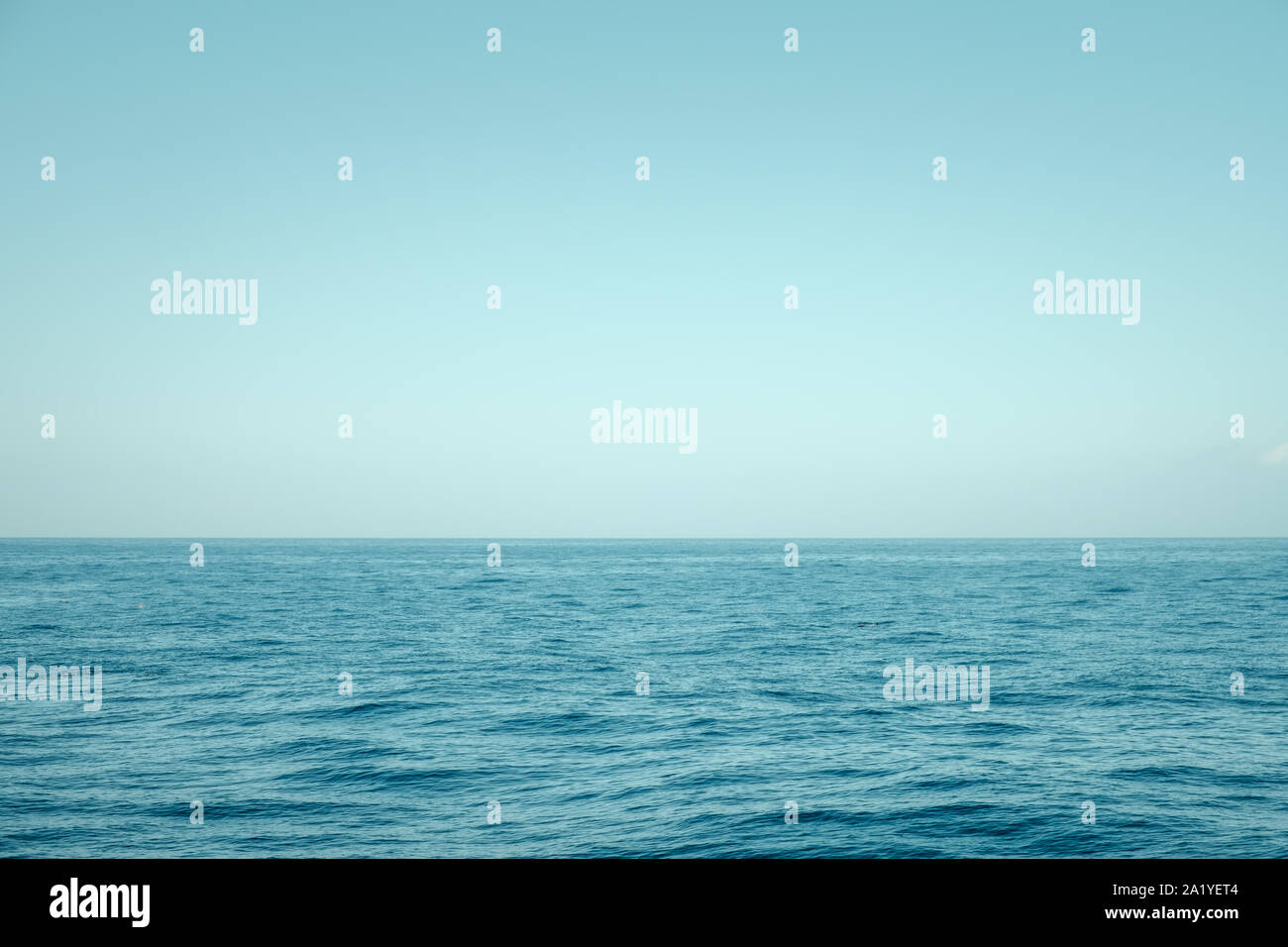 Marine, ocean Horizon und blauer Himmel - Stockfoto