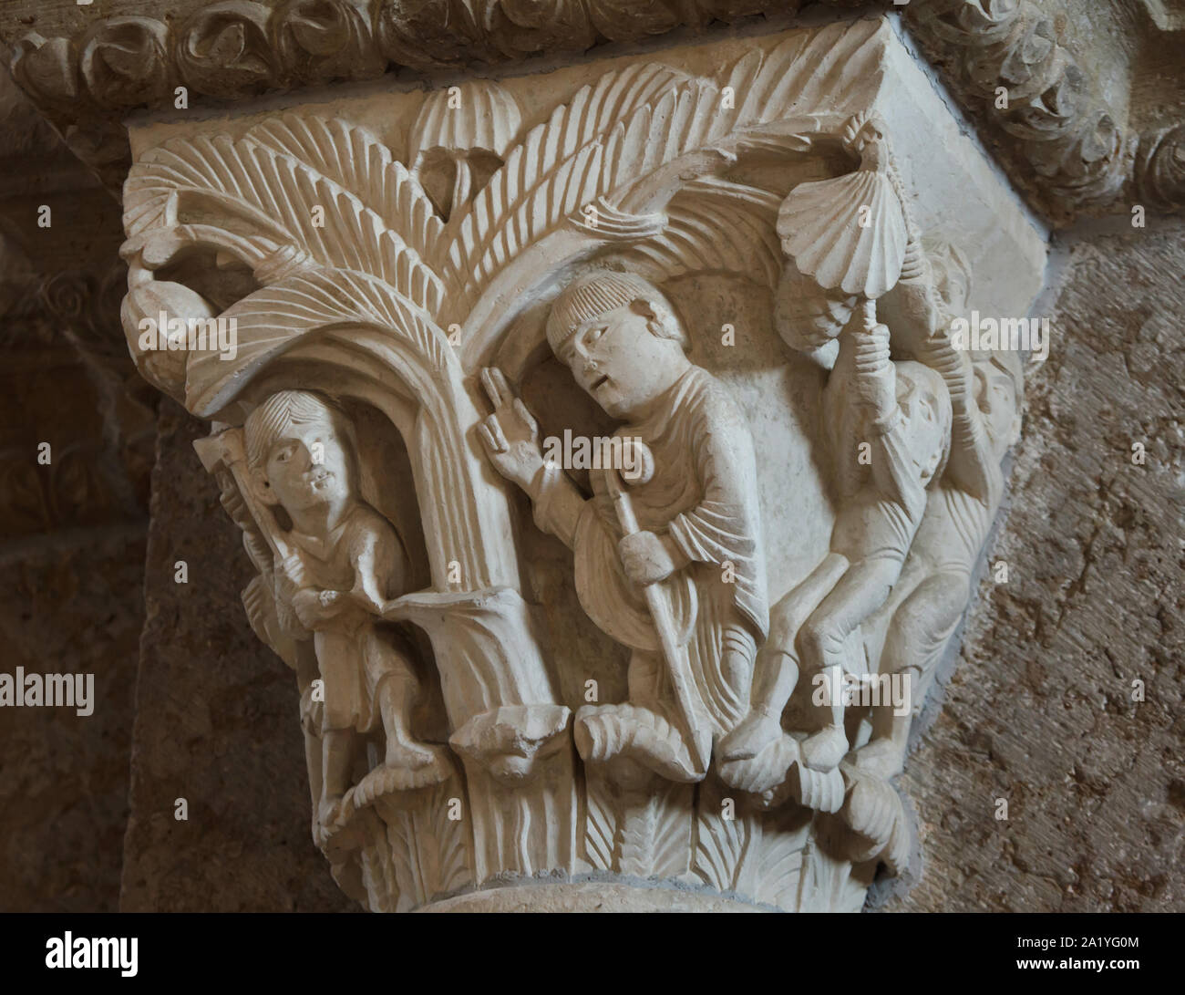 Saint Martin und den Baum in der Romanischen Kapital aus dem 12. Jahrhundert in der Basilika der Heiligen Maria Magdalena (Basilika Sainte-Marie-Madeleine de Vézelay) Der vézelay Abtei Sainte-Marie-Madeleine (Abbaye de Vézelay) in Vézelay, Burgund, Frankreich dargestellt. Stockfoto