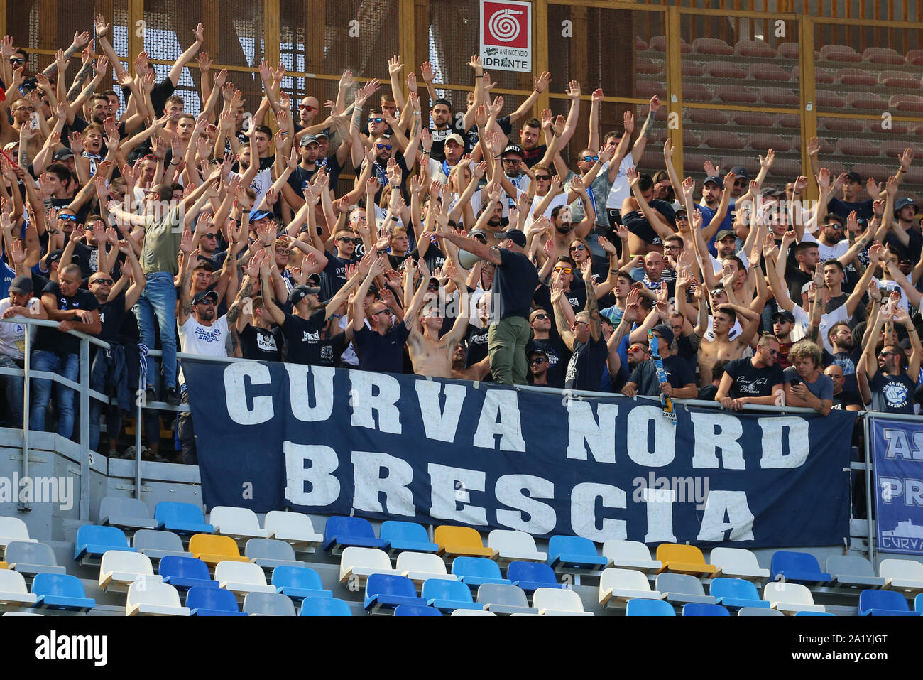 Neapel, Italien. 29 Sep, 2019. Fans Brescia Calcio in der Serie A Fußball Spiel SSC Napoli vs Brescia Calcio am 29. September 2019 im Stadion San Paolo (Foto von Antonio Balasco/Pacific Press) Quelle: Pacific Press Agency/Alamy leben Nachrichten Stockfoto