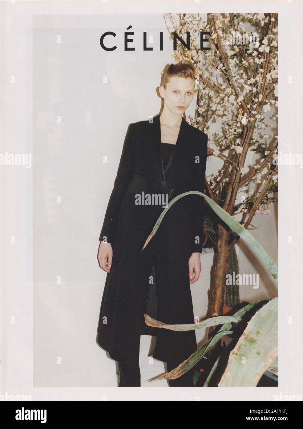 Plakat Werbung CELINE Modehaus in Papiermagazin von 2011 Jahren, Werbung, kreative Celine Anzeige aus den 2010er Jahren Stockfoto