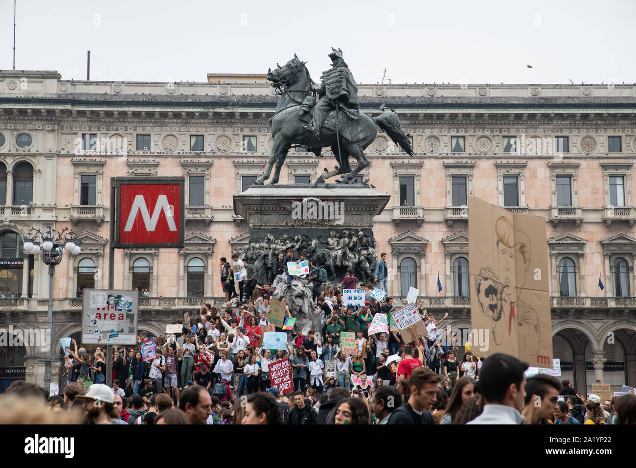 Mailand, Italien - 27 September, 2019: "Freitags für zukünftige "Klimawandel Streik Protest - Milano pro il Clima, Tausende Bürger und Studenten protestieren Stockfoto
