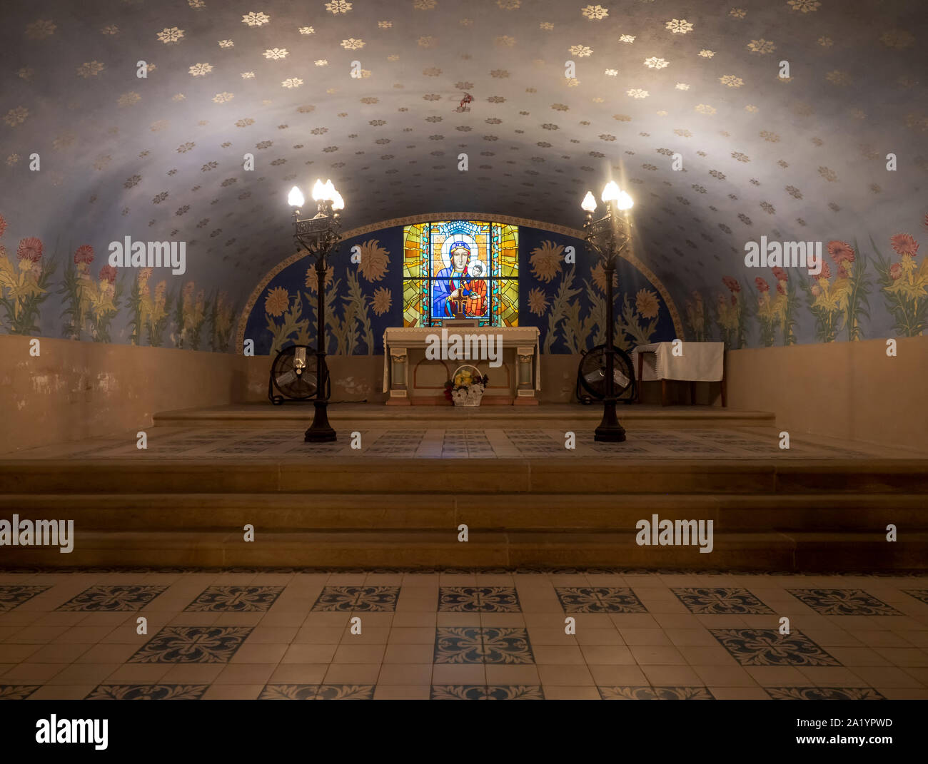 Crypt interior Fotos und Bildmaterial in hoher Auflösung Alamy