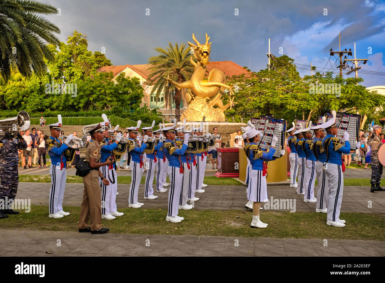 Eine Prozession während des Vegetarian Festival (Festival der neun Kaiser Götter) in Phuket Town, Thailand Stockfoto