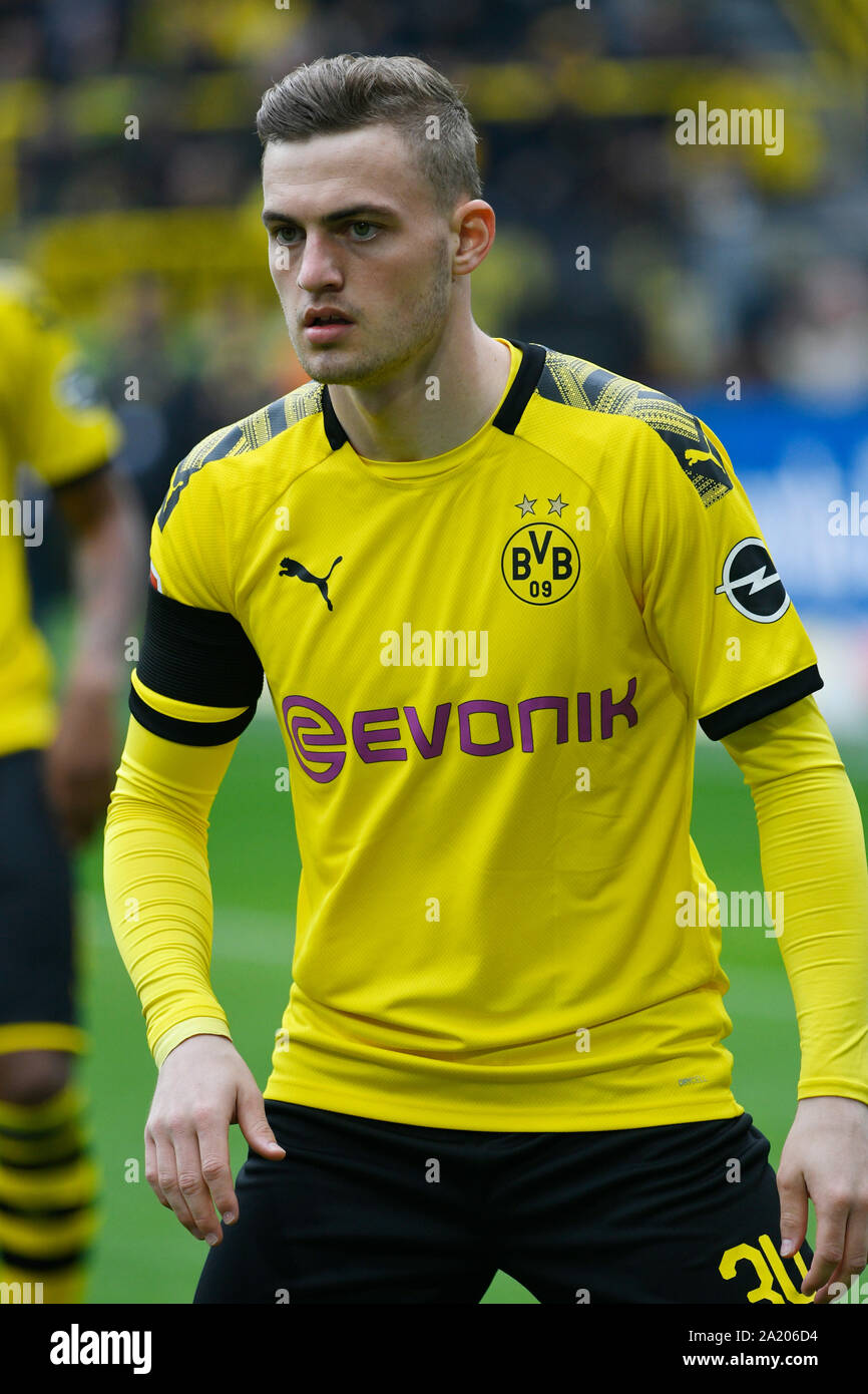 Signal Iduna Park Dortmund Deutschland 11.5.2019, Fußball: Bundesliga Saison 2018/19 Spieltag 33, Borussia Dortmund (BVB, Gelb) vs Fortuna Düsseldorf (F95, weiß)------- Jakob Bruun Larsen (BVB) - - - DFL Regelungen die Verwendung von Fotografien als Bildsequenzen und/oder quasi verbieten - Video Stockfoto