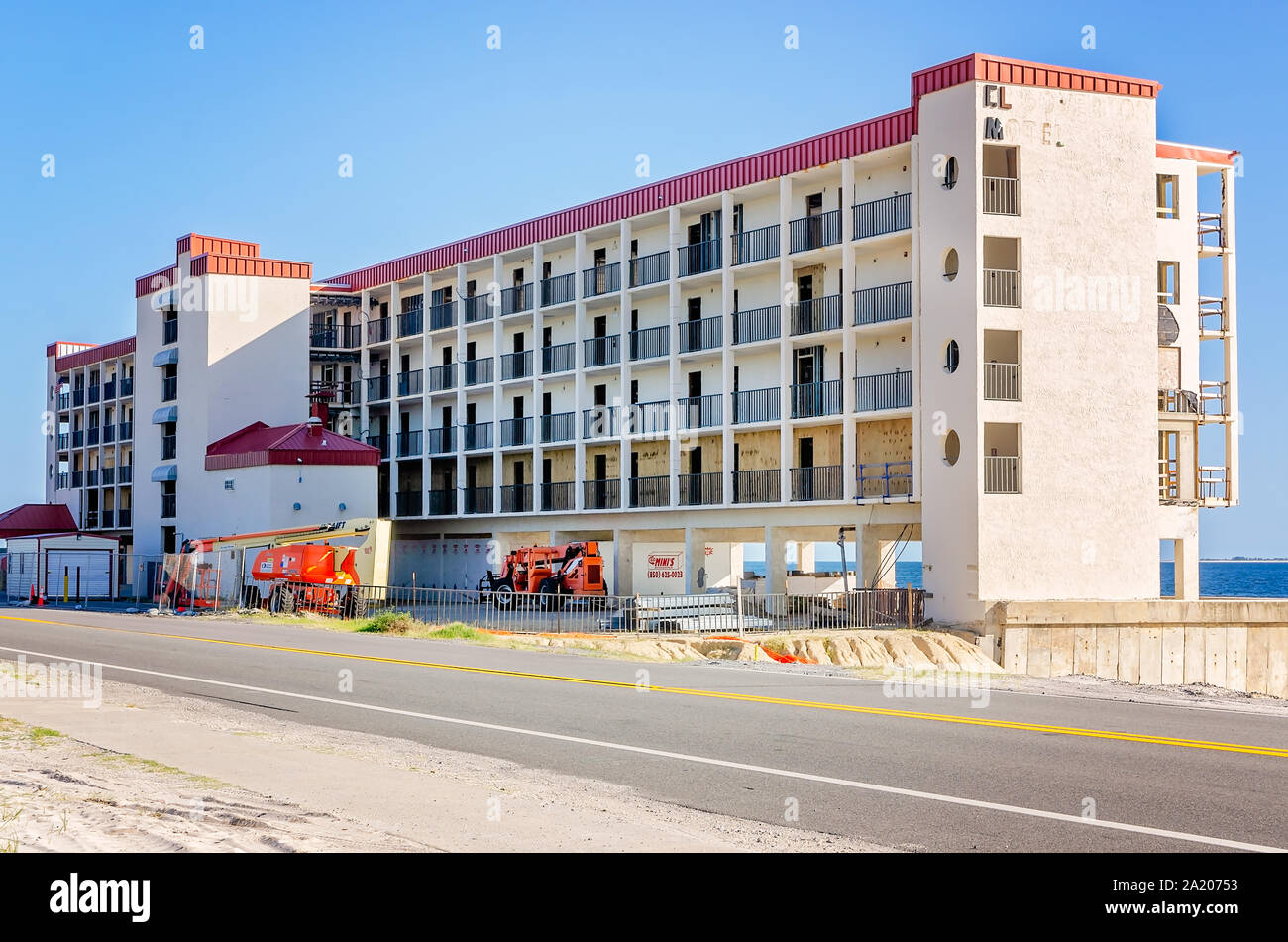 Aufbau fährt auf El Gouverneur Motel, Sept. 22, 2019, in Mexiko Strand, Florida. Die beliebte Motel war während des Hurrikans Michael im Jahr 2018 beschädigt. Stockfoto