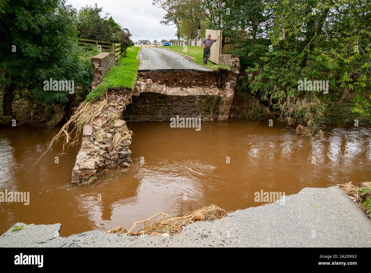 Turriff, King Edward, Aberdeenshire, Großbritannien. 29 Sep, 2019. UK. Dies ist ein Blick auf die zerstörte Straße Brücken durch dramatische Überschwemmung in der Umgebung von Banff und turriff am 28. September 2019 zurückzuführen. - Kreditkarte: JASPERIMAGE/Alamy leben Nachrichten Stockfoto