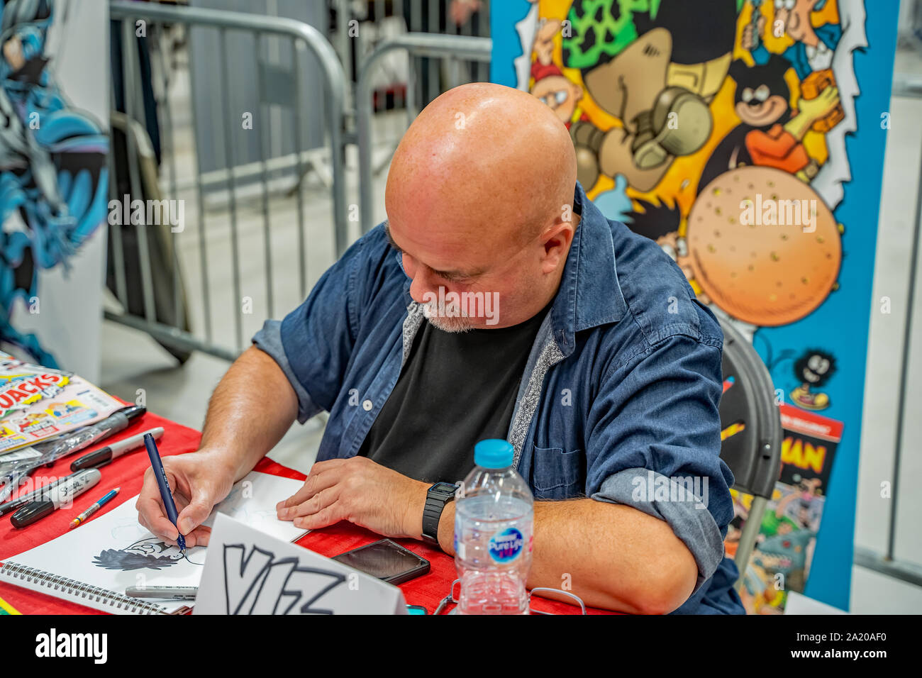 Cartoon Künstlers Lew Stringer demonstrieren, wie Dennis die Drohung am