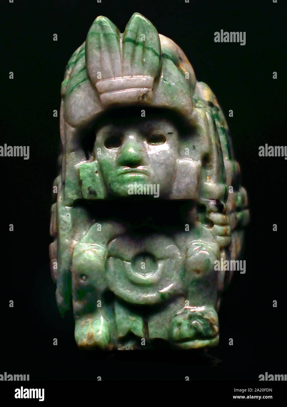 Huitzilopochtli - Kolibri des Südens 1350-1521 Jade (Gott des Krieges und der tutelary Gott) Kultur Azteque Mexique (anthropomorphe Figur der Göttlichkeit) Amerika, amerikanische. 6,4 x 4 x 0,7 cm 213 gr Stockfoto