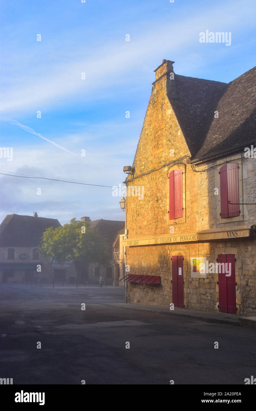 Place de la Halle, Domme, Dordogne, Dordogne, Périgord, Aquitanien, Frankreich Stockfoto