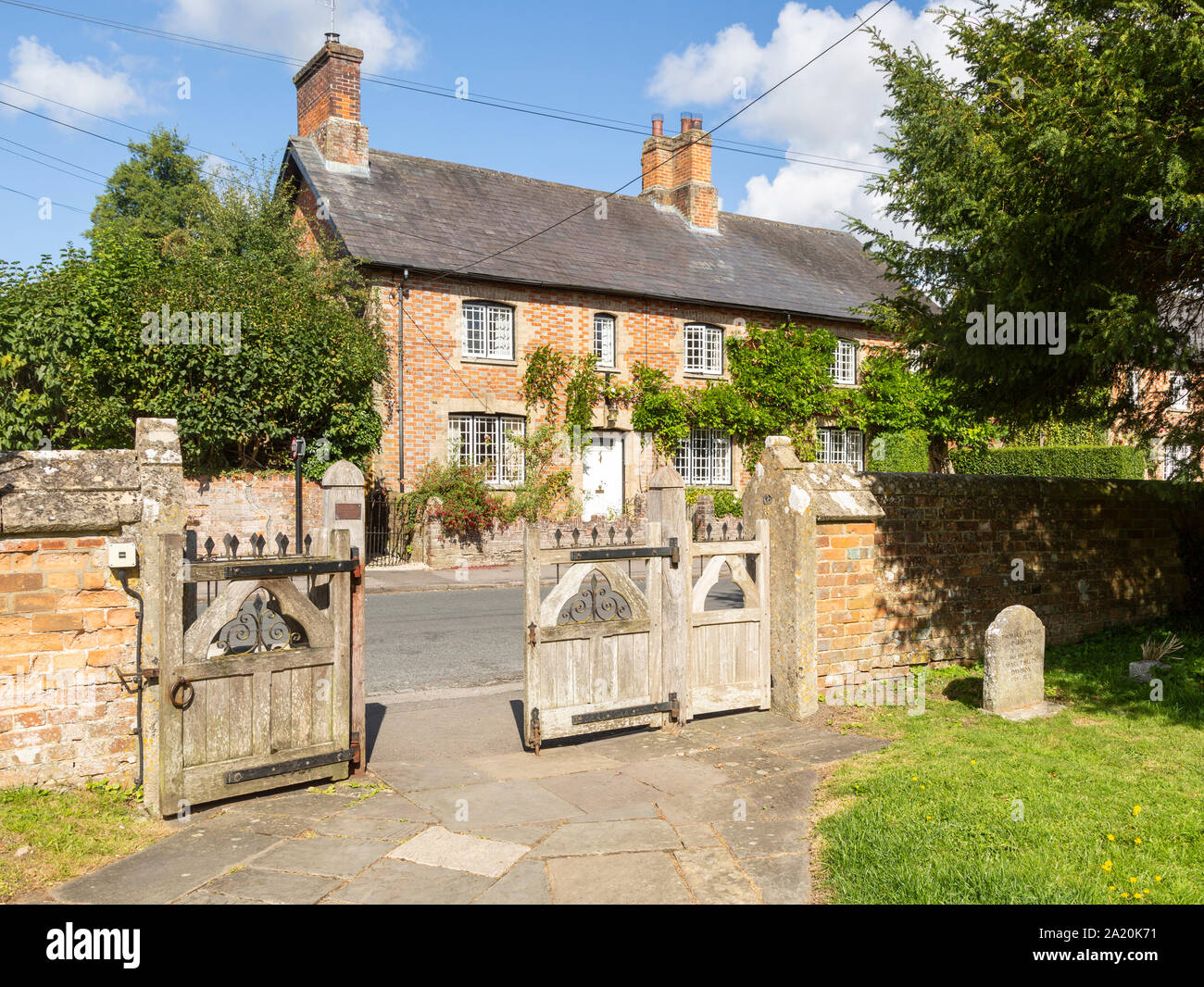 Historische Häuser im Dorf Great Bedwyn, Vale von Pewsey, Wiltshire, England, Großbritannien Stockfoto