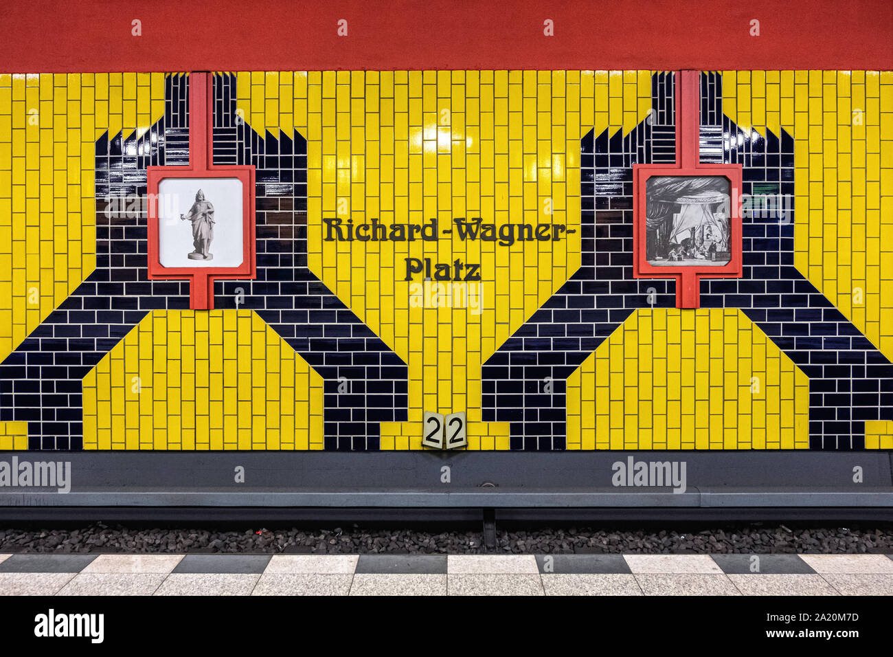 Richard-Wagner-Platz U-Bahn U-Bahnhof der Linie U7 der BVG s-Netzwerk in Charlottenburg, Berlin Stockfoto