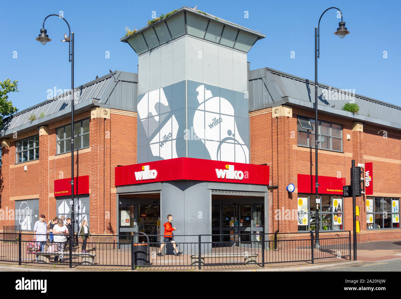 Eingang zu Wilko Drogerie & Bad Haushaltswaren store, Cotham Road, St Helens, Merseyside, England, Vereinigtes Königreich Stockfoto