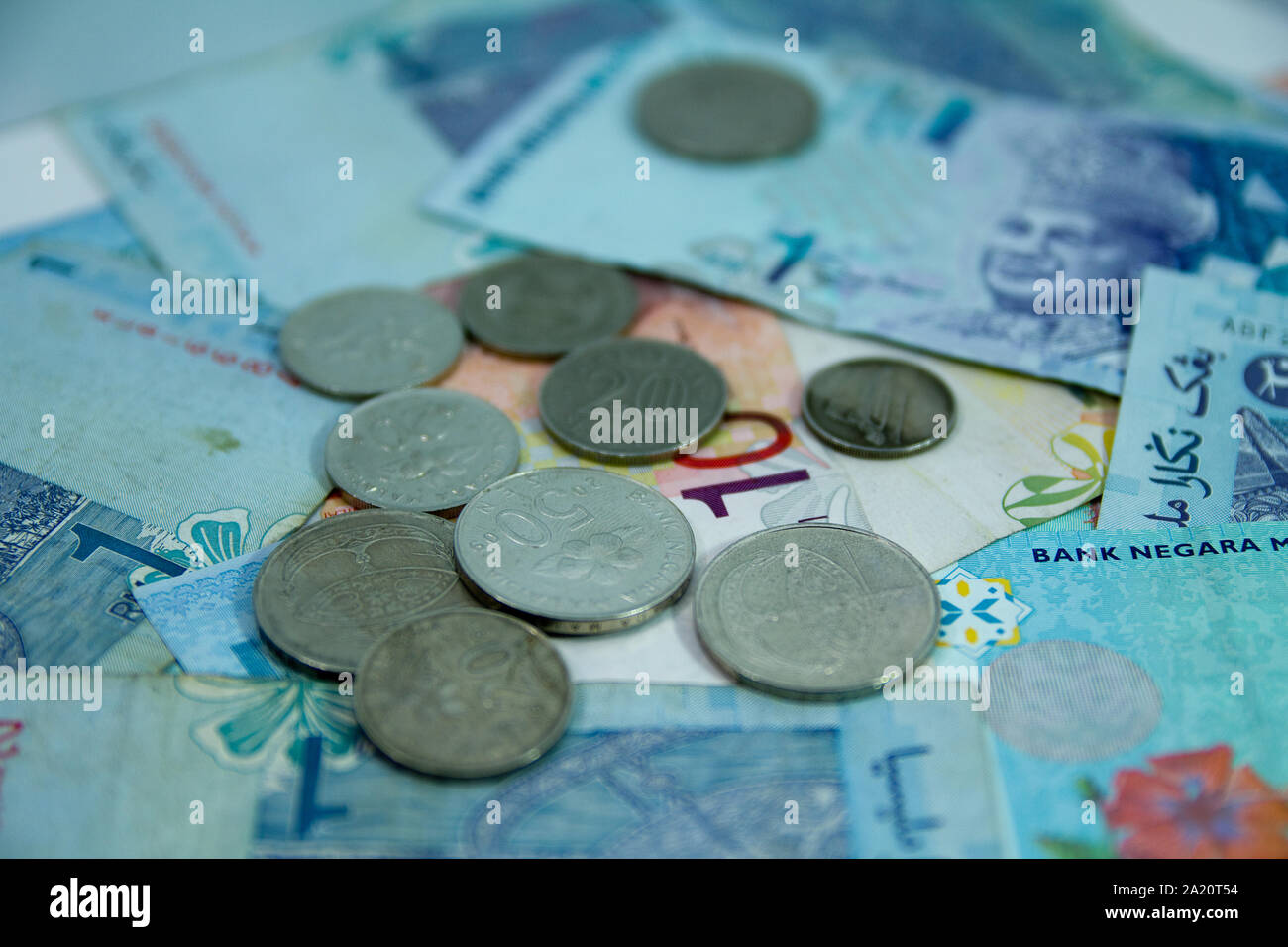 Malaysische Banknoten und Münzen verschiedener Konfession Stockfoto
