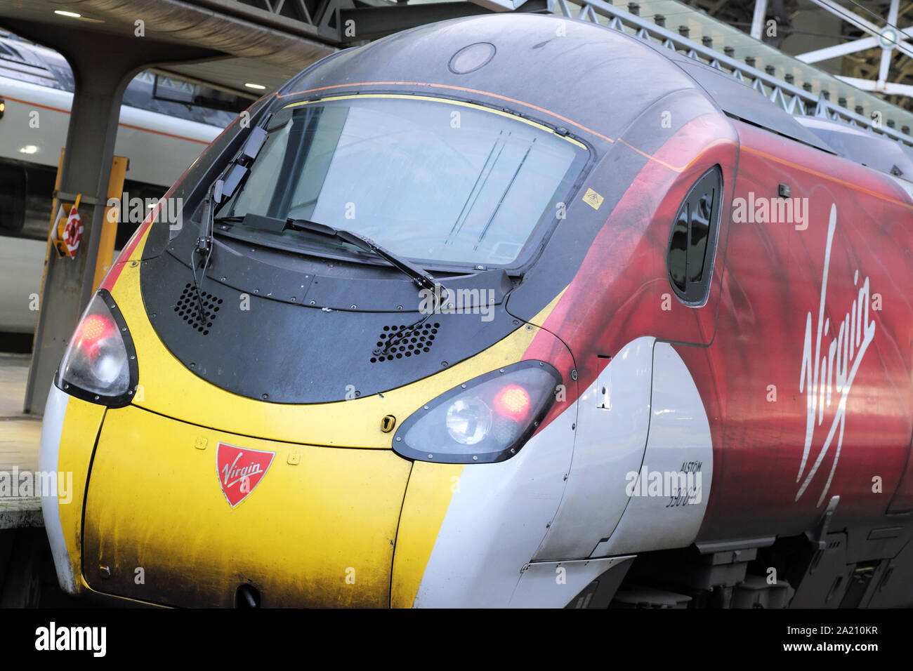 Virgin Trains Class 309 Pendolino Personenzug in Manchester Piccadilly Station 2019 Stockfoto