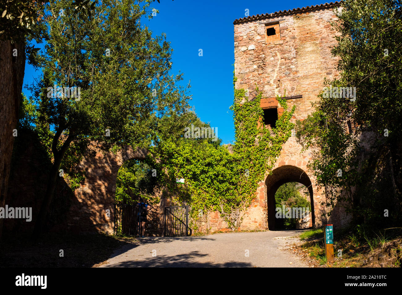 Mas de l'Obac Vell o Casa Vella de l'Obac - 12. Jahrhundert Schloss im Parc Natural de Sant Llorenç Del Munt i l'Obac Stockfoto